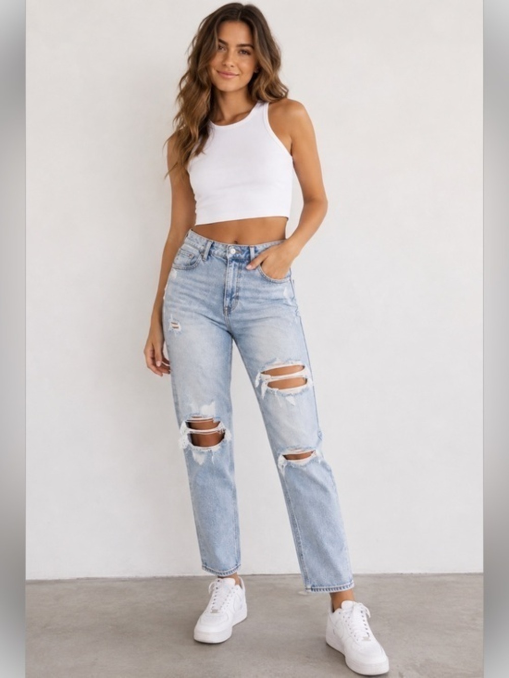 American Eagle Size 4 Light Wash Distressed Mom Straight Jeans